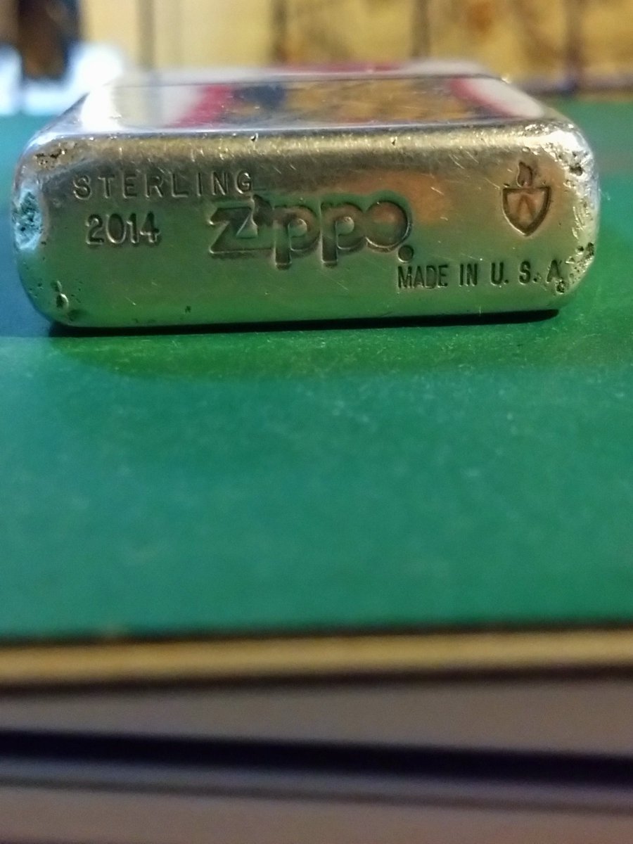 9y3SrOC7RqQ9cVq's tweet image. バーベキューしたりおにぎり焼いたり、最近のタイムラインが楽しい。
ところで、火は何で付けるんだい？

アメリカが産んだ世界中の男心に火を付けるアイテム『ZIPPO』

世界中のZIPPOを見せてくれると嬉しい。

出来ればエピソードも添えて（写真は婆ちゃんからの最後の贈り物）。

#ZIPPO