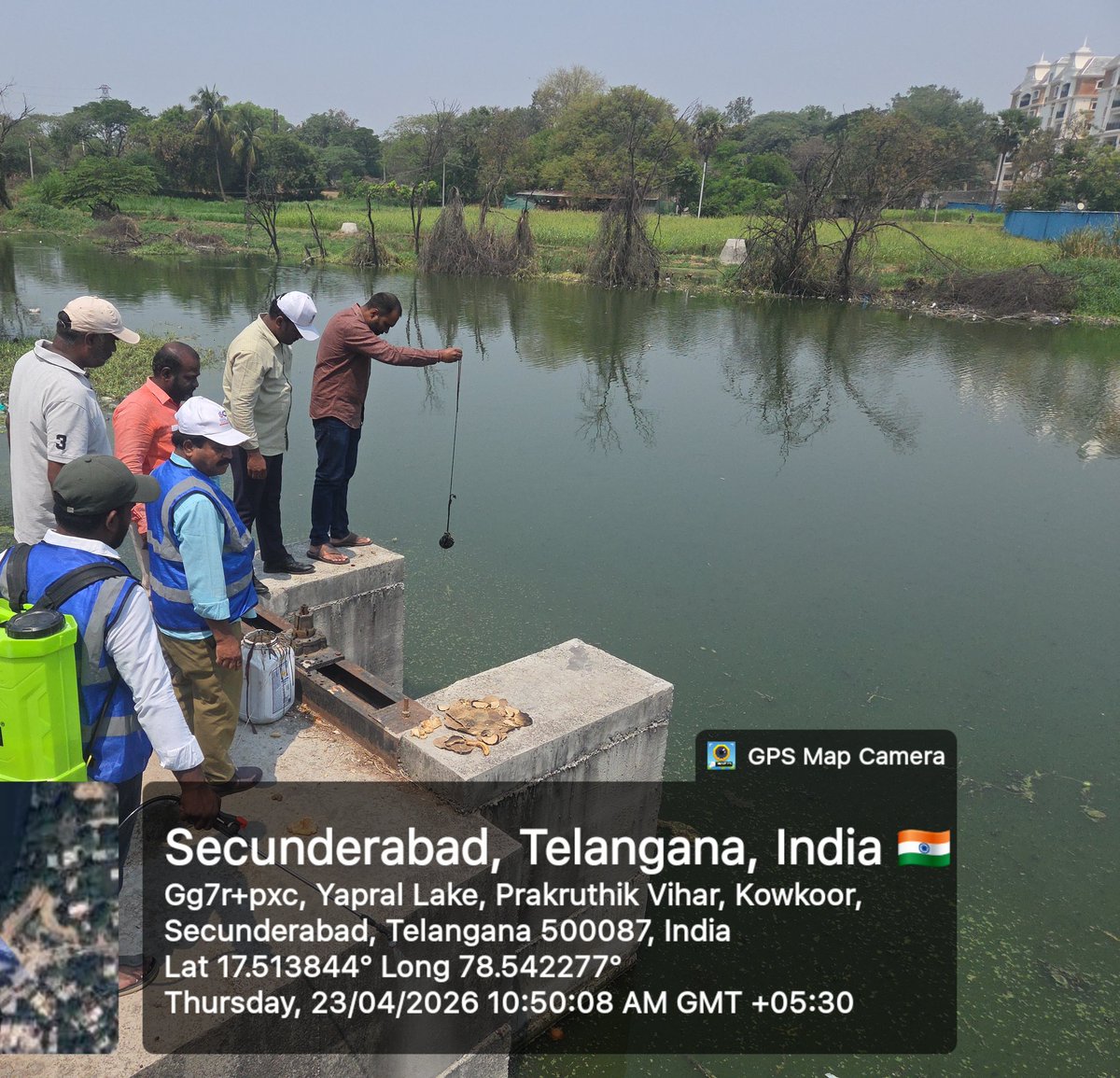 AE_ENTOMOLOGIST's tweet photo. #Entomology Activities
"OIL BALLS" Released by DEE-SWM along with Entomology Staff of Keesara Circle in 'Nagi Reddy Lake' for Mosquito Larvae Control 
Yapral division of Keesara Circle-01 
@MCMalkajgiri @zc_malkajgiri @Dc1Keesara17100 https://t.co/5x1Ye2hiWV