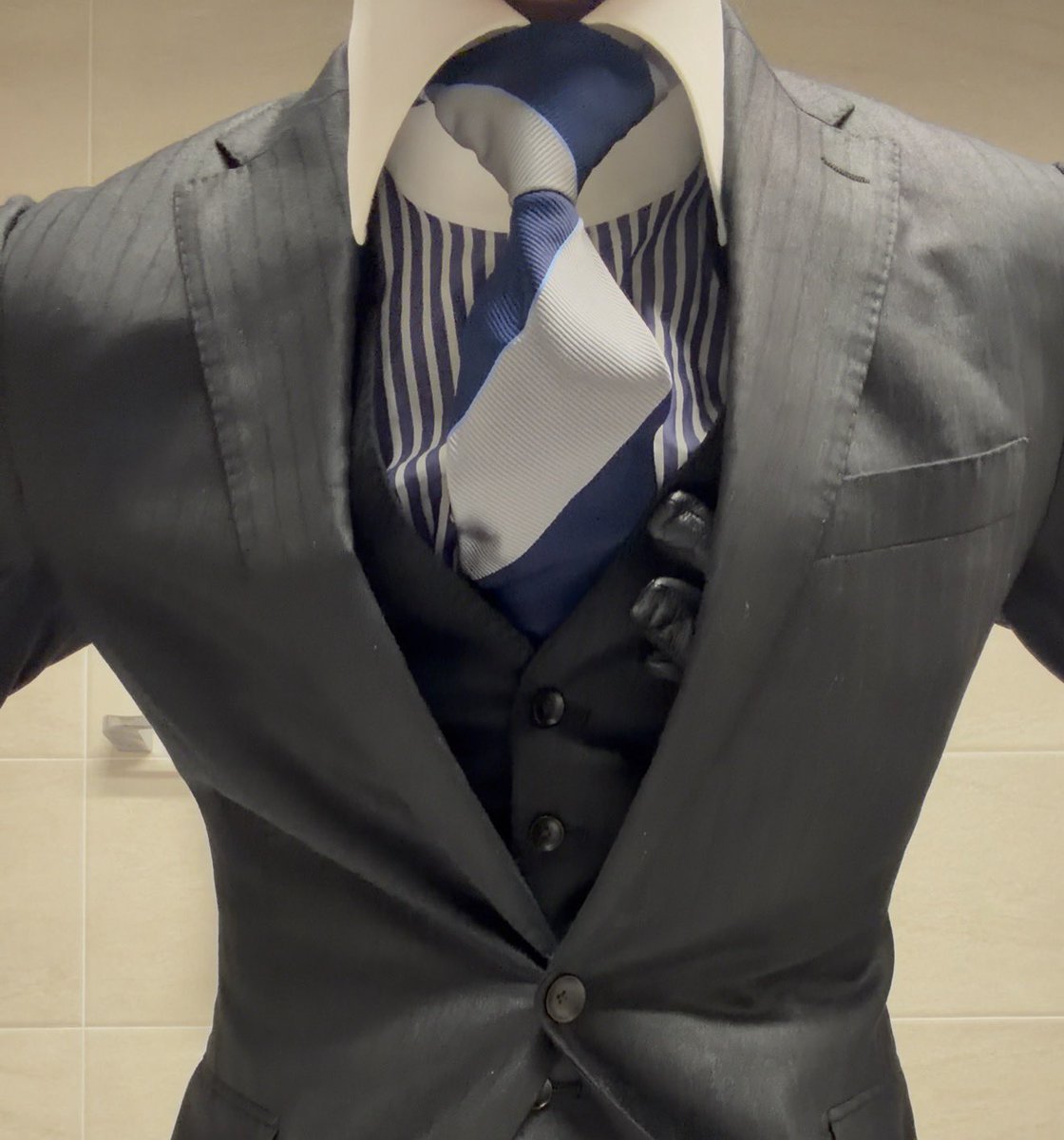suit77 tweet media