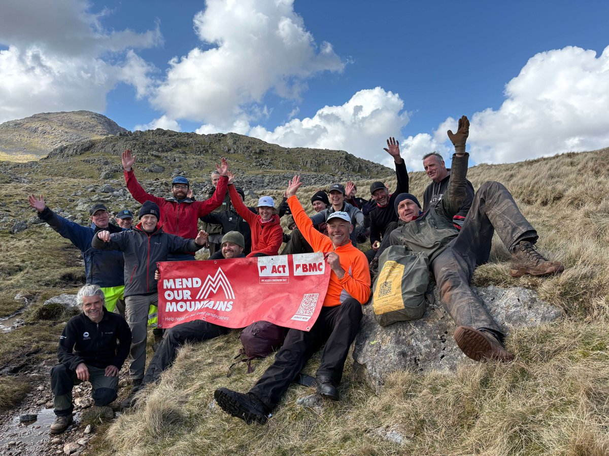 fixthefells's tweet image. Big thanks to the @Team_BMC volunteers and Fix the Fells volunteers who joined us for a 2-day ‘Get Stuck In’ work party on The Band, Langdale! Thanks also #BMC for the donation of gloves which were immediately put to good use!