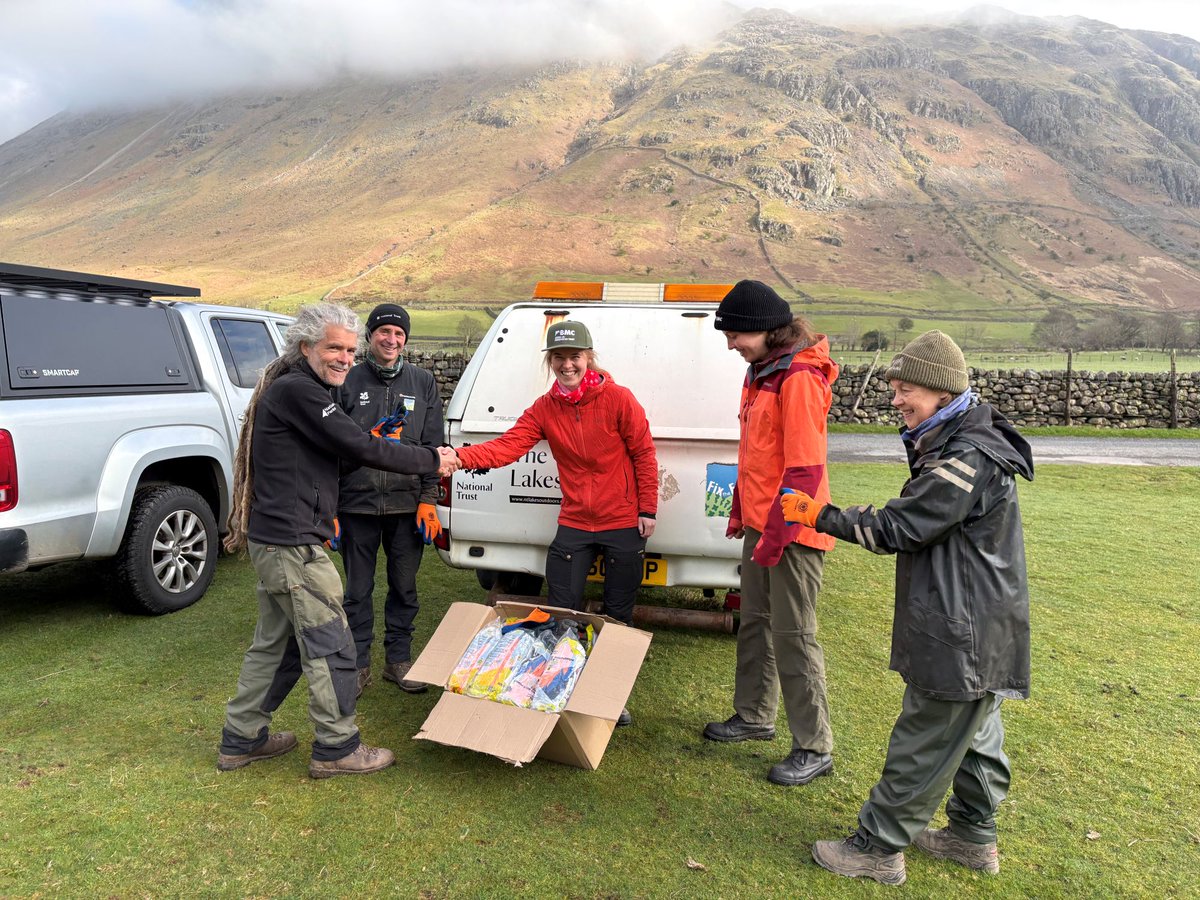 fixthefells's tweet image. Big thanks to the @Team_BMC volunteers and Fix the Fells volunteers who joined us for a 2-day ‘Get Stuck In’ work party on The Band, Langdale! Thanks also #BMC for the donation of gloves which were immediately put to good use!