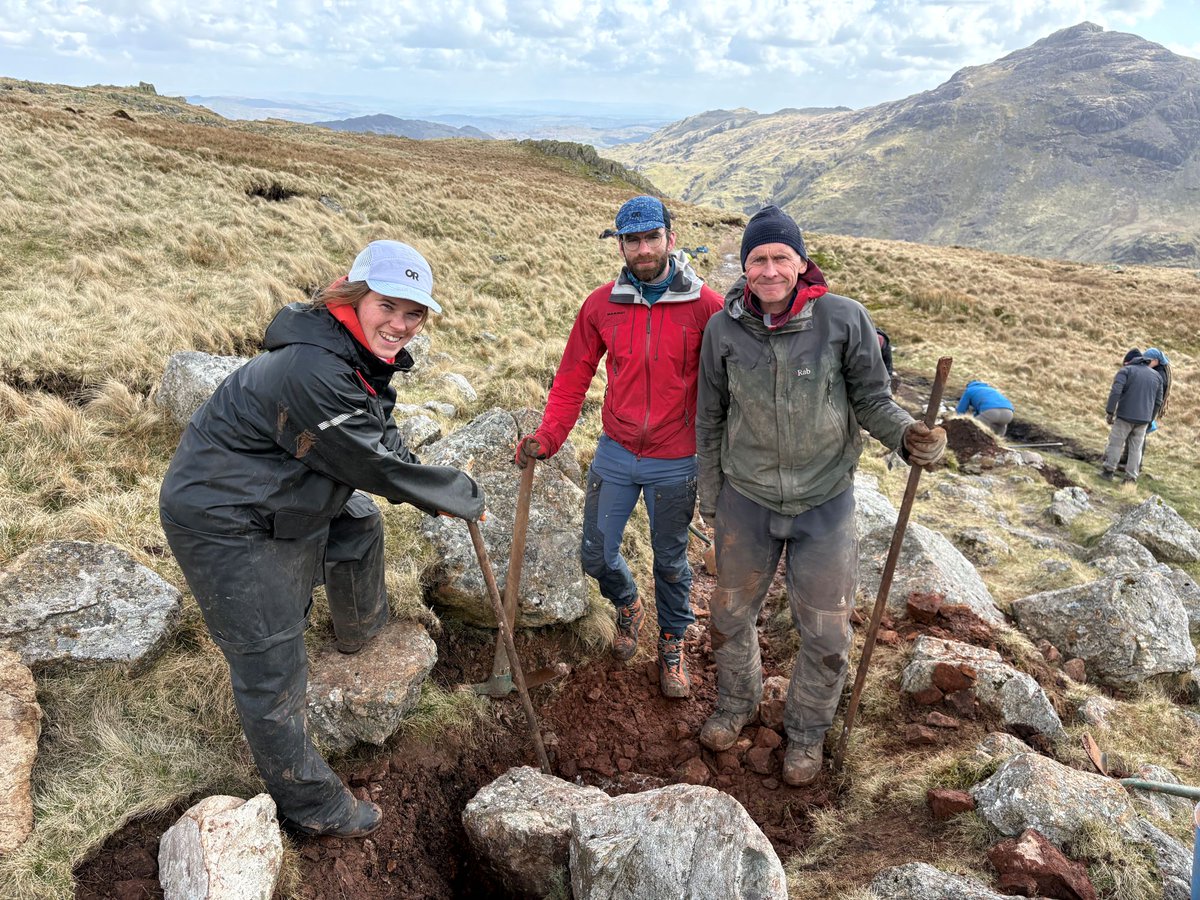 fixthefells's tweet image. Big thanks to the @Team_BMC volunteers and Fix the Fells volunteers who joined us for a 2-day ‘Get Stuck In’ work party on The Band, Langdale! Thanks also #BMC for the donation of gloves which were immediately put to good use!