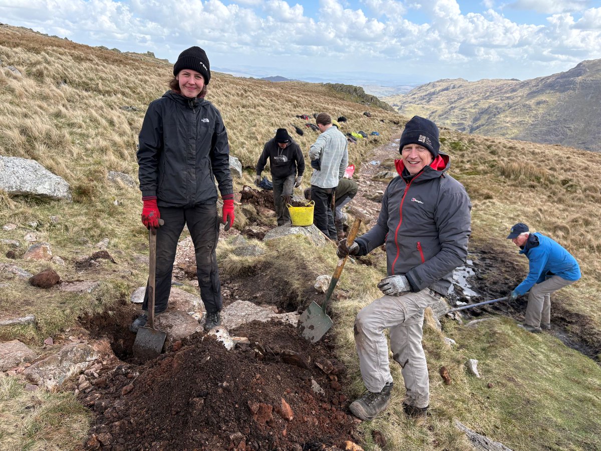 fixthefells's tweet image. Big thanks to the @Team_BMC volunteers and Fix the Fells volunteers who joined us for a 2-day ‘Get Stuck In’ work party on The Band, Langdale! Thanks also #BMC for the donation of gloves which were immediately put to good use!