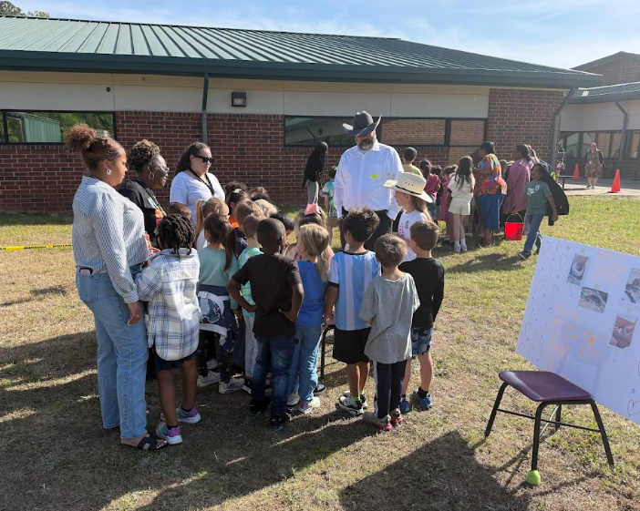 Pathways_Stars's tweet photo. Sorry we missed Earth Day on the timeline, but we were busy celebrating it in our own backyard at the 3rd Grade Animal Extravaganza! 🌎🐾💚

From creativity to collaboration, our students showed that the best things happen on Strouds Creek! #EarthDayEveryday https://t.co/f67yg1yvmH