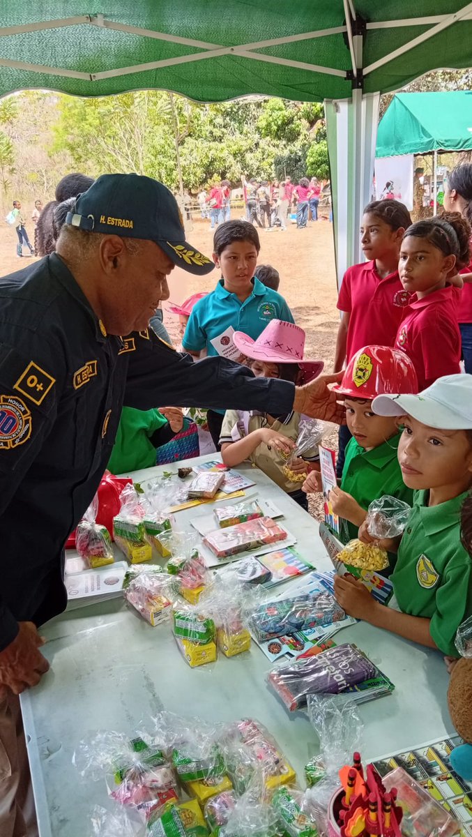 BCBRP's tweet photo. #Bugaba | Personal de la Compañía N.° 10 de la Zona Regional Bugaba participó en el VI Festival Ambiental por el Día de la Tierra, organizado por los Ecoamigos de la Reserva Forestal de Barú en Barú.
🌱 Se promovió la educación y prevención mediante la entrega de material. https://t.co/o18VjUbKN4