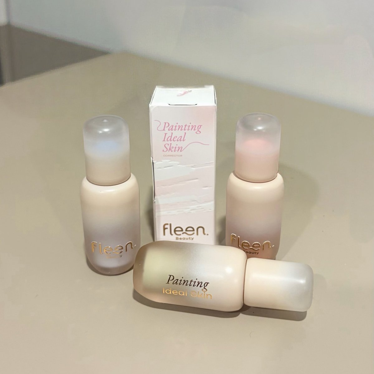BBEZNZ's tweet image. งานผิวลูกรักพระเจ้าตัวใหม่! ✨ @fleenbeauty 
ออกคอเรคเตอร์ Painting Ideal Skin มาคือจึ้งมากก ! เนื้อบางเบาแต่กลบมิด มี Hyaluronic Filling Sphere ช่วยให้ผิวฟู ไม่ตกร่องระหว่างวัน กันน้ำกันเหงื่อด้วยนะ 

#Corrector #คอเรคเตอร์ฟลีน #fleenbeauty #SkinCaringCorrector #คอเรคเตอร์