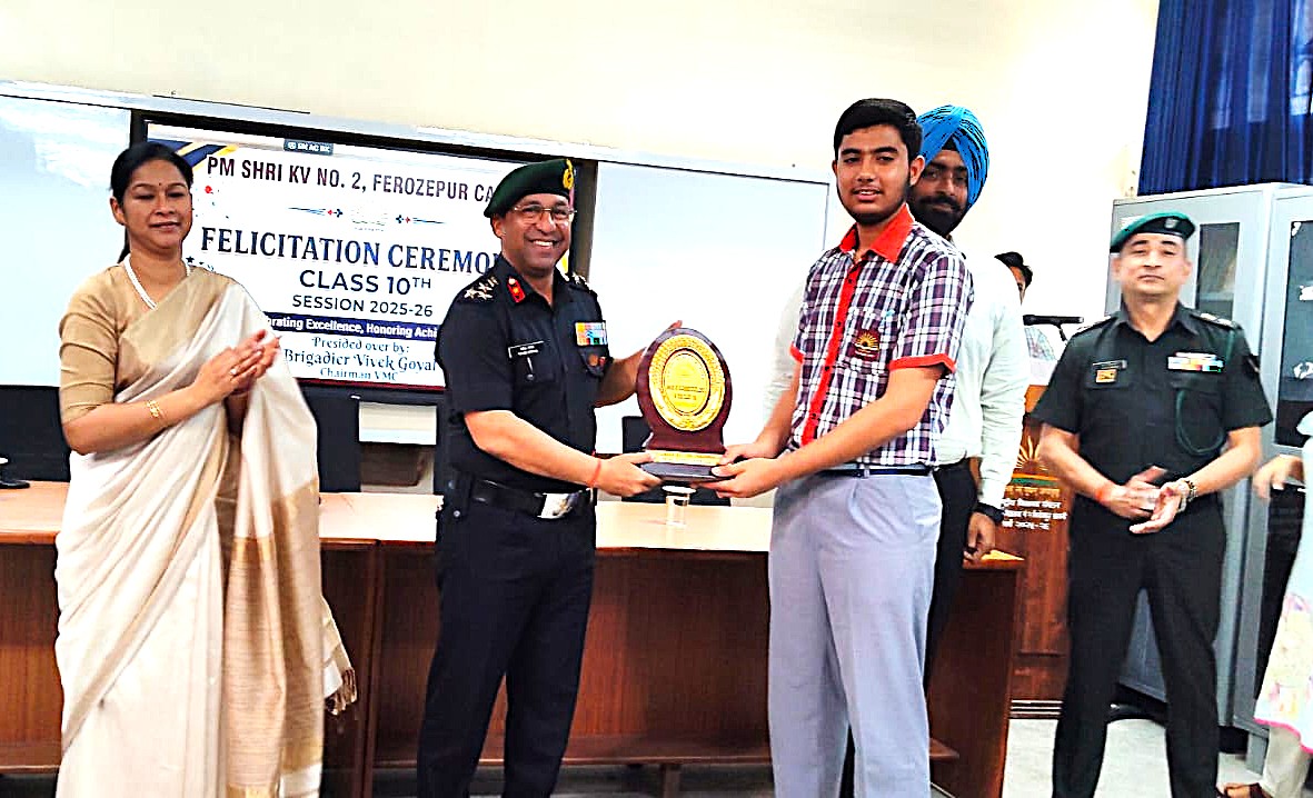 Kv2Fzr's tweet photo. Recently announced CBSE class 10th results. 07 students were awarded trophies for their excellent performance,where the topper Mas Rajiv Sharma secured 95.6% marks. The awards were given by the Chief Guest Hon'ble Chairman,VMC accompanied by senior functionaries of HQ 29 Inf Bde. https://t.co/x8LAa0QhCu