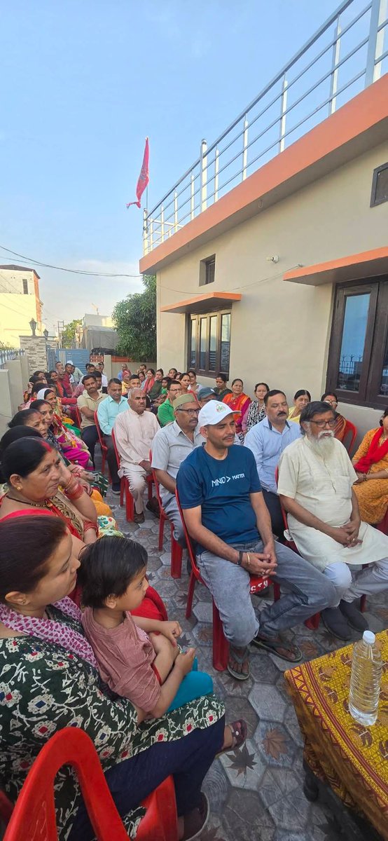 vbhagat15's tweet photo. आज कालादूंगी विधानसभा के छडायाल मे जन जन का विश्वास अभियान के तहत जनता जनार्दन से मुलाक़ात कर समस्याओ को सुना और उनका निराकरण हेतु विभिन्न विभागों से वार्ता कर जल्द जन समस्याओ का संज्ञान ले कर निस्तारण करने का निर्देश दिया। https://t.co/pnTtWUhM8s