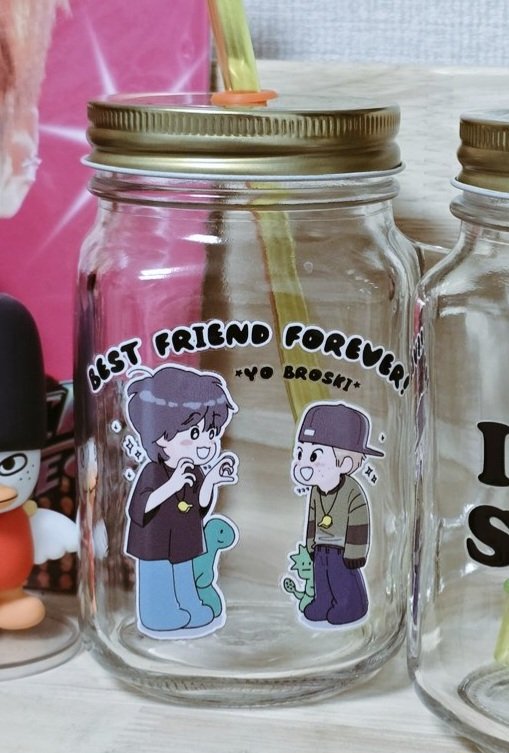 만드는게 재밌어서 한거라 저랑 친구들 쓸 거 제외하고 이렇게 4개는 나눔합니다🤓 제가 수작업한거라서 완전 판매하는 것 처럼 완벽하게 붙이지는 못했어요. 상관없으신 분만 참여해주세요!
* RT 참여 / 컵은 랜덤발송 / 내일 저녁 당발
* 플텍계정은 포함되지않음 / 국내주소만 가능