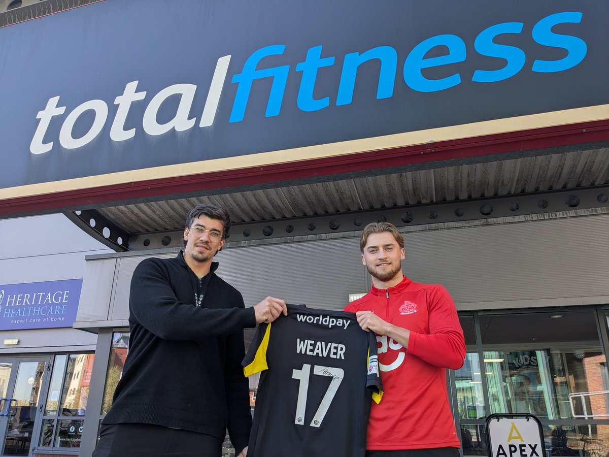 altrinchamfc's tweet image. 🤝 @Lucas10Weaver popped over to @TotalFitness in #Altrincham earlier to present his 2025/26 away shirt to our Official Fitness Partner 👍 

A huge thank you to everyone at @TotalFitness for their support this season and for sponsoring Lucas 💪

#Alty