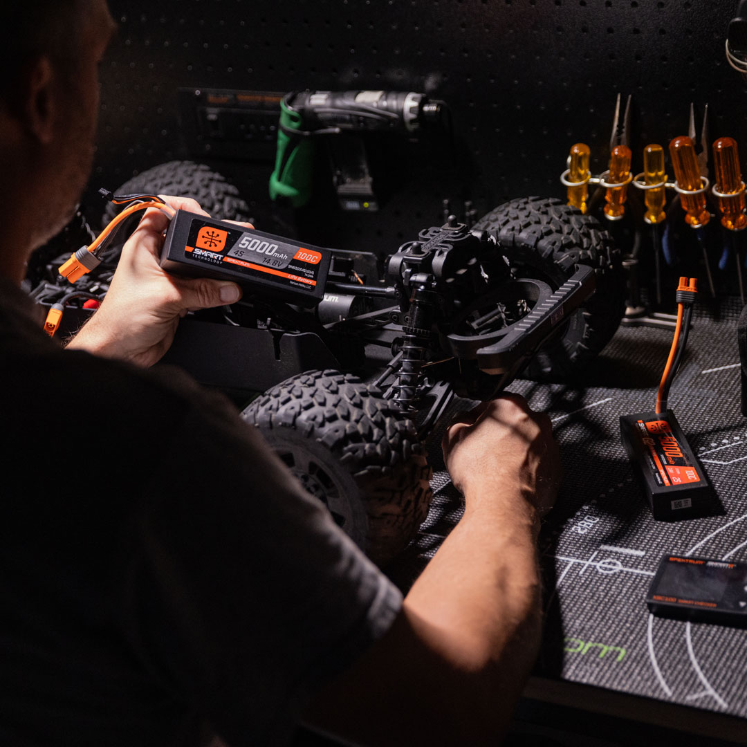 towerhobbies's tweet photo. Sunday setup ๐ง
Tuning, tweaking, and getting ready for the next run. Whatโs on your bench today?
#RCBuild #SundayProjects #TowerHobbies https://t.co/QaELMeXX8A