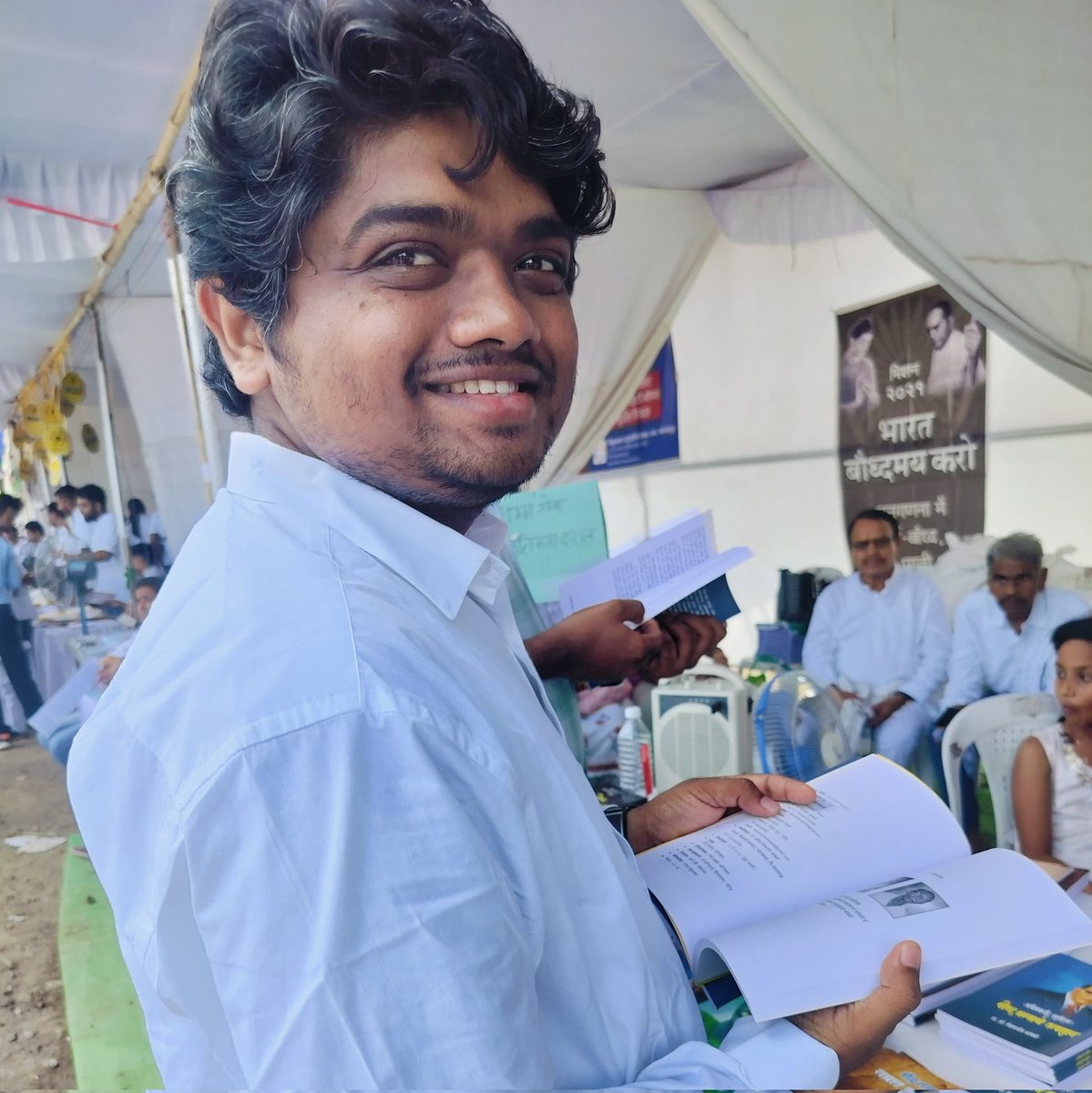 The_Pranit's tweet photo. The Journey of a Lifetime starts with the turning of a Page.

#NewProfilePic ✨

#WorldBooksDay ❤️

#ThanksBabashahebAmbedkar 💚 https://t.co/RMCAPzfOHu