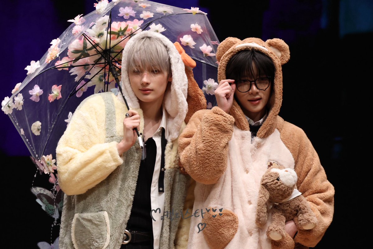 ☆⋆｡𖦹 tweet media