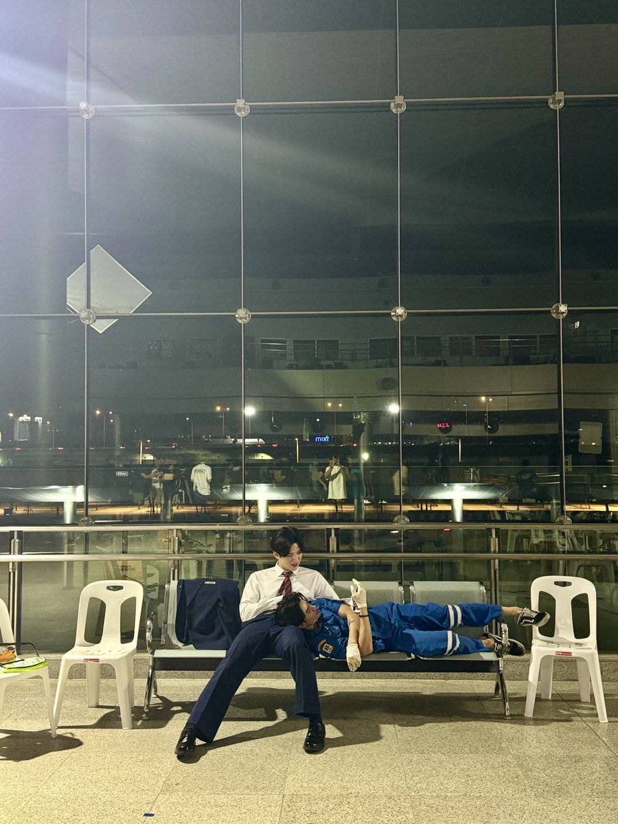 เปลี่ยนชื่อซีรีส์เป็น หมาหนุนเครื่องบิน ได้แล้วมั้ง  #ADogAndAPlane