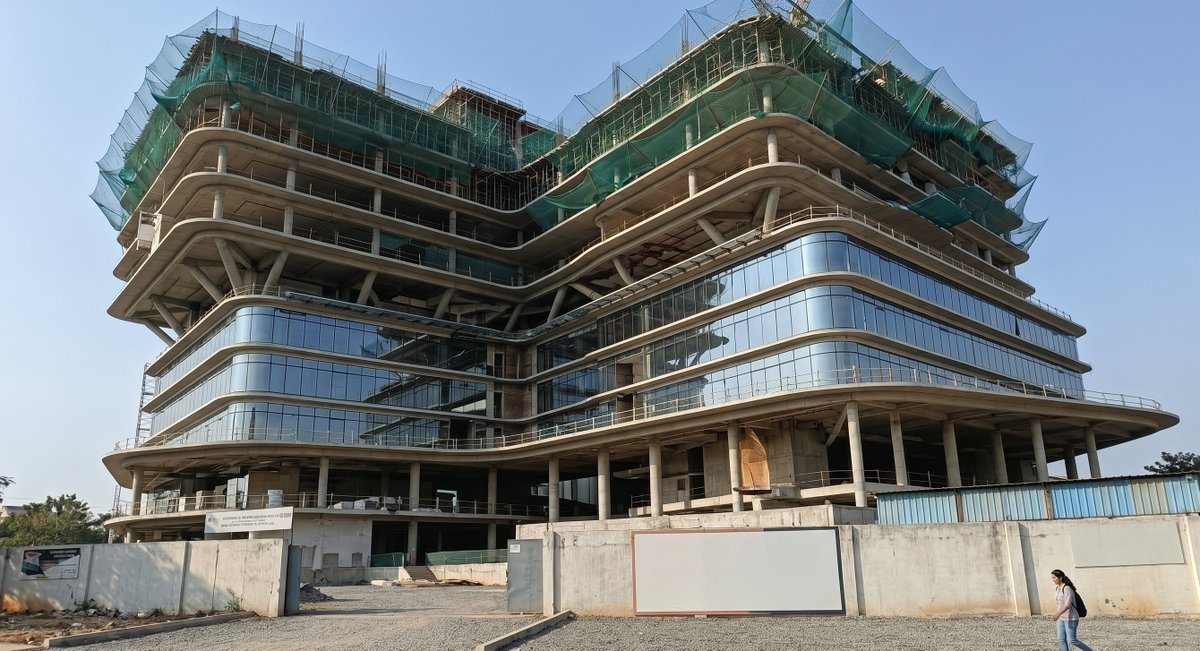 cbdhage's tweet image. The upcoming #Siemens Healthineers Campus , #Bengaluru by Eller + Eller Architekten. 

It's largest corporate campus by #Siemens in the world in terms of area.  
Total GFA- 1.8 Million SQ FT. 
Building height - 70m  (18 Storey)
pc-Google
1/2