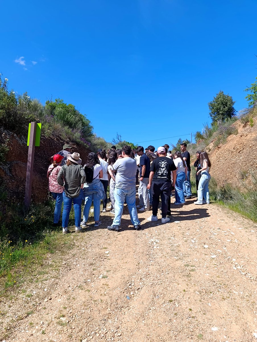 TC_Geopark's tweet photo. Ontem, o Geopark Terras de Cavaleiros recebeu alguns alunos da Escola Secundária Miguel Torga, de Bragança, que realizaram um dos nossos programas educativos - “O papel dos recursos geológicos na sociedade”. https://t.co/7X1OKz9Qyq