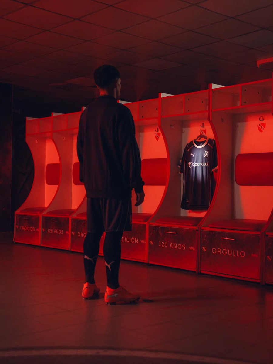 PUMAArgentina's tweet photo. Una historia que se sigue escribiendo.

La tercera camiseta de Independiente ya está disponible en https://t.co/AmwmrgyVH7, PUMA stores e Independiente Store.

#TodoRojo 🔴 https://t.co/CZeZi9dGw6