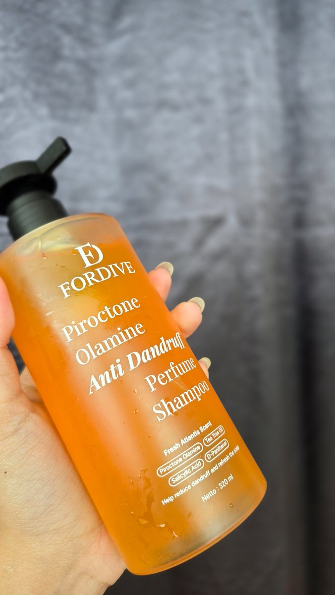 veautifulz's tweet photo. Makin kesini baru kerasa kalo shampoo itu ngaruh banget ke rambut. soalnya tiap pake yang beda, hasilnya juga beda

Akhirnya aku bandingin beberapa shampoo ini 💛 https://t.co/HWuoui4EgK
