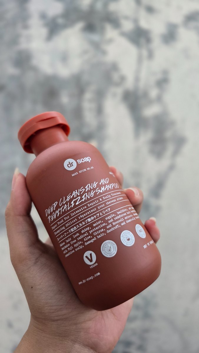 veautifulz's tweet photo. Makin kesini baru kerasa kalo shampoo itu ngaruh banget ke rambut. soalnya tiap pake yang beda, hasilnya juga beda

Akhirnya aku bandingin beberapa shampoo ini 💛 https://t.co/HWuoui4EgK