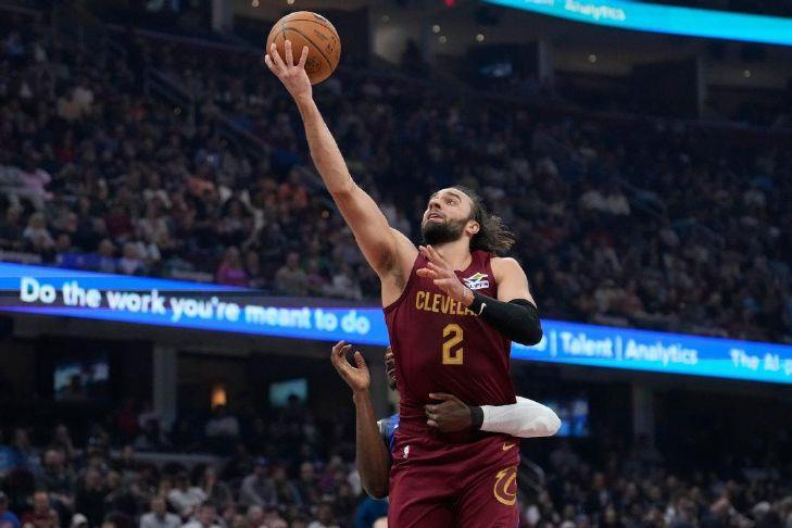 FireDFS1's tweet image. Max Strus 1.5 3PTM OVER vs Raptors

7 likes = NEXT GREEN lock! ✅❤️

Strus is a pure movement shooter in this offense, constantly relocating along the arc, which makes him hard to track once the defense shifts

Toronto is going small in this series, which weakens their perimeter