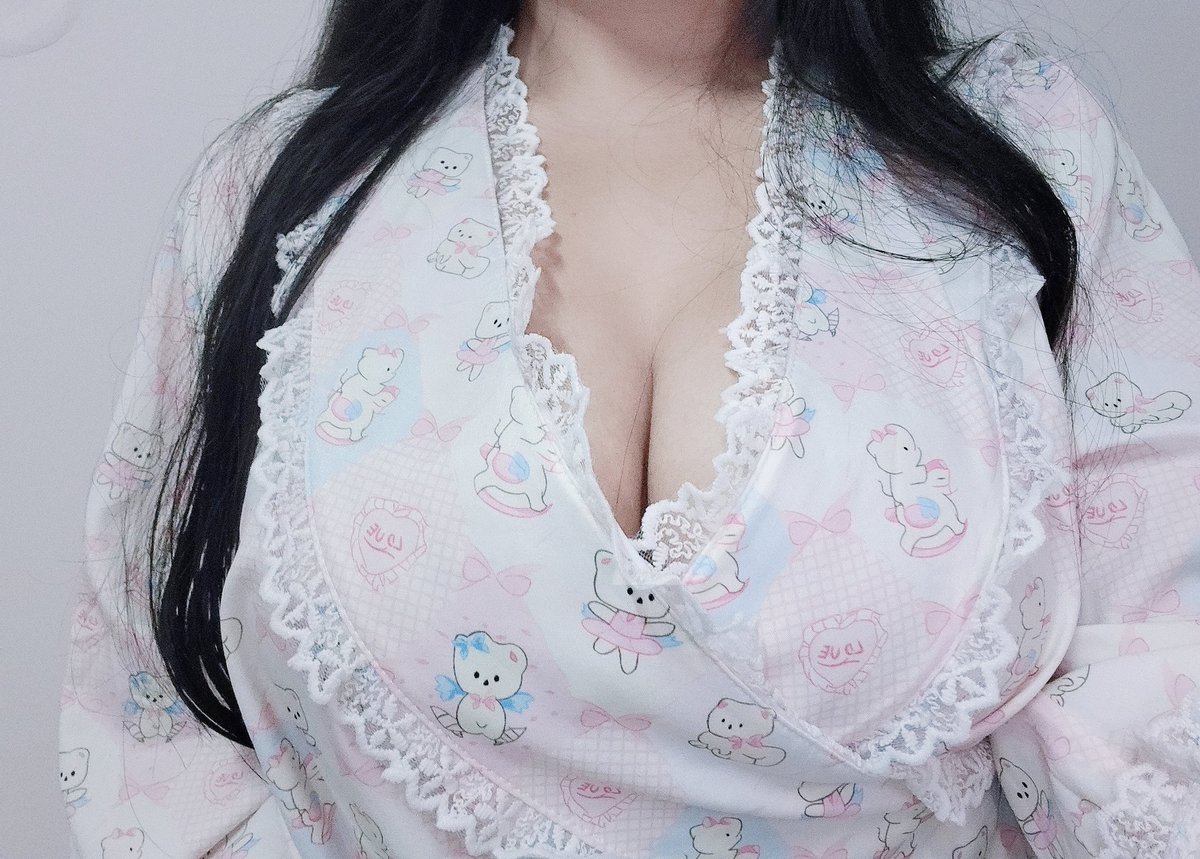 mt200205's tweet photo. 这个衣服超级适合拍照 https://t.co/1aDfyh9QOY