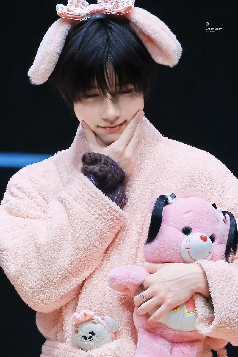 CreamBeom313's tweet photo. 260423🧁🧸

#범규  #BEOMGYU #ボムギュ
#TXT #TOMORROW_X_TOGETHER
#투모로우바이투게더 #투바투
#TXT_BEOMGYU  #TXT_범규 https://t.co/ZhprEjnUXt
