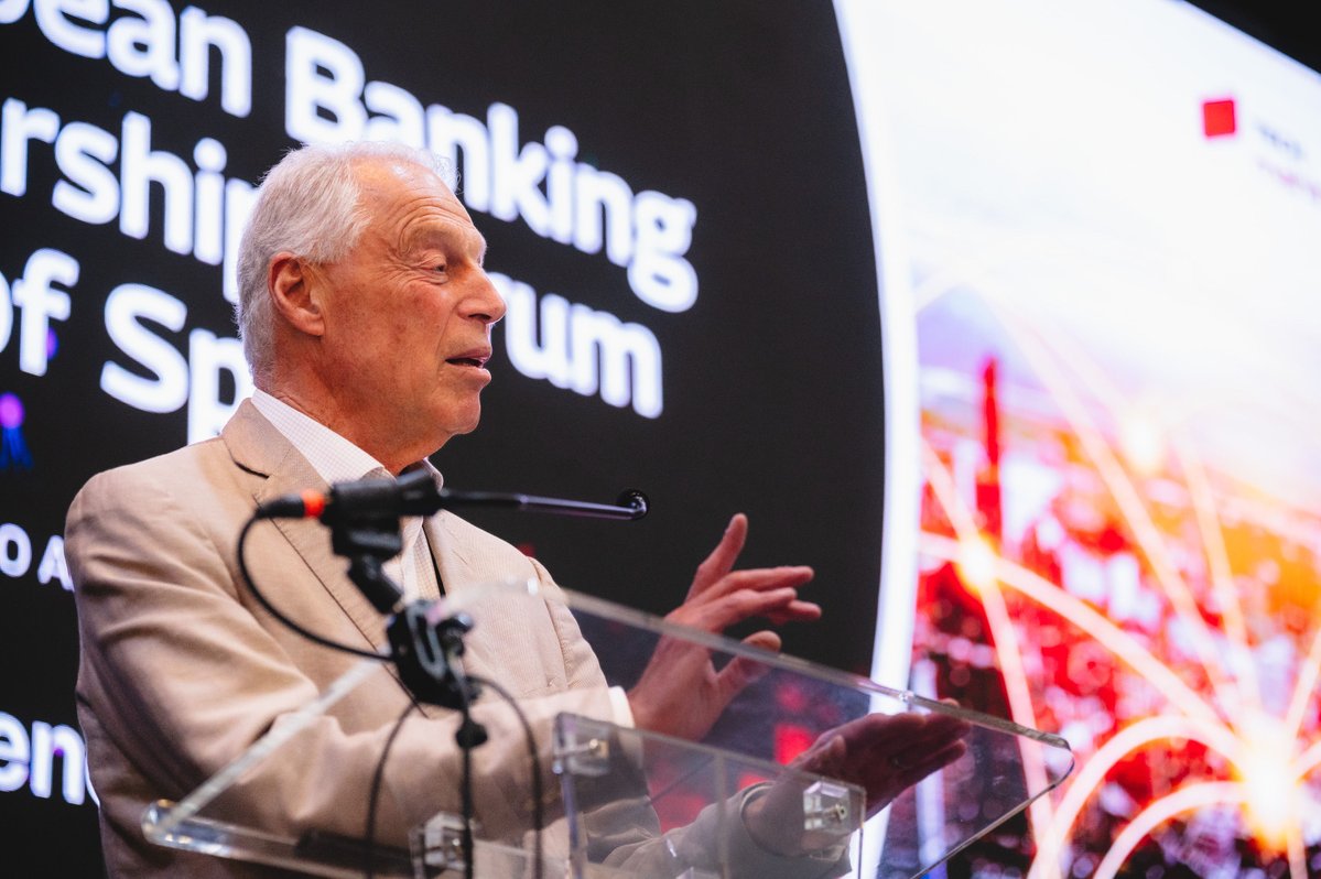 tech_mahindra's tweet image. Driving conversations that shape the #FutureOfBanking.

On April 16, @tech_mahindra, in collaboration with @IBM and Temenos, hosted an exclusive leadership forum in Trinidad, bringing together 40+ senior #banking leaders from across the Caribbean to explore modernization,