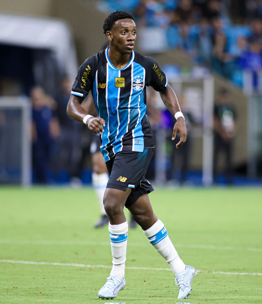 Gabriel Mec deverá seguir como titular no meio-campo para o duelo contra o Coritiba, domingo (26). A ideia do técnico Luís Castro é garantir que ele possa se adaptar às exigências da posição.

A expectativa é que a sequência na equipe seja ainda maior. 

🗞 <a href="/marco_amsouza/">Marco Souza</a> 
📸