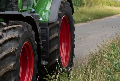 ServiceDealer's tweet photo. 🚜📈 Good news for UK agriculture! @AEA_Association reports ag tractor sales jumped by more than a third in Q1 2026 compared to last year.

Is this a sign of renewed confidence across the sector? 👉 https://t.co/SO8eKaGrLs https://t.co/N0FX8jqmkY