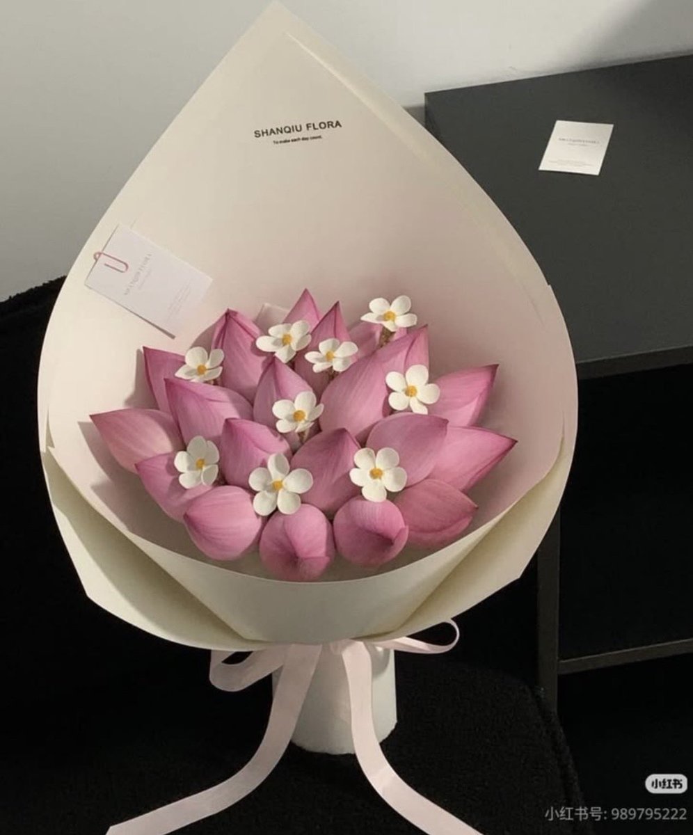 𝑓𝑙𝑜𝑟𝑎 tweet media