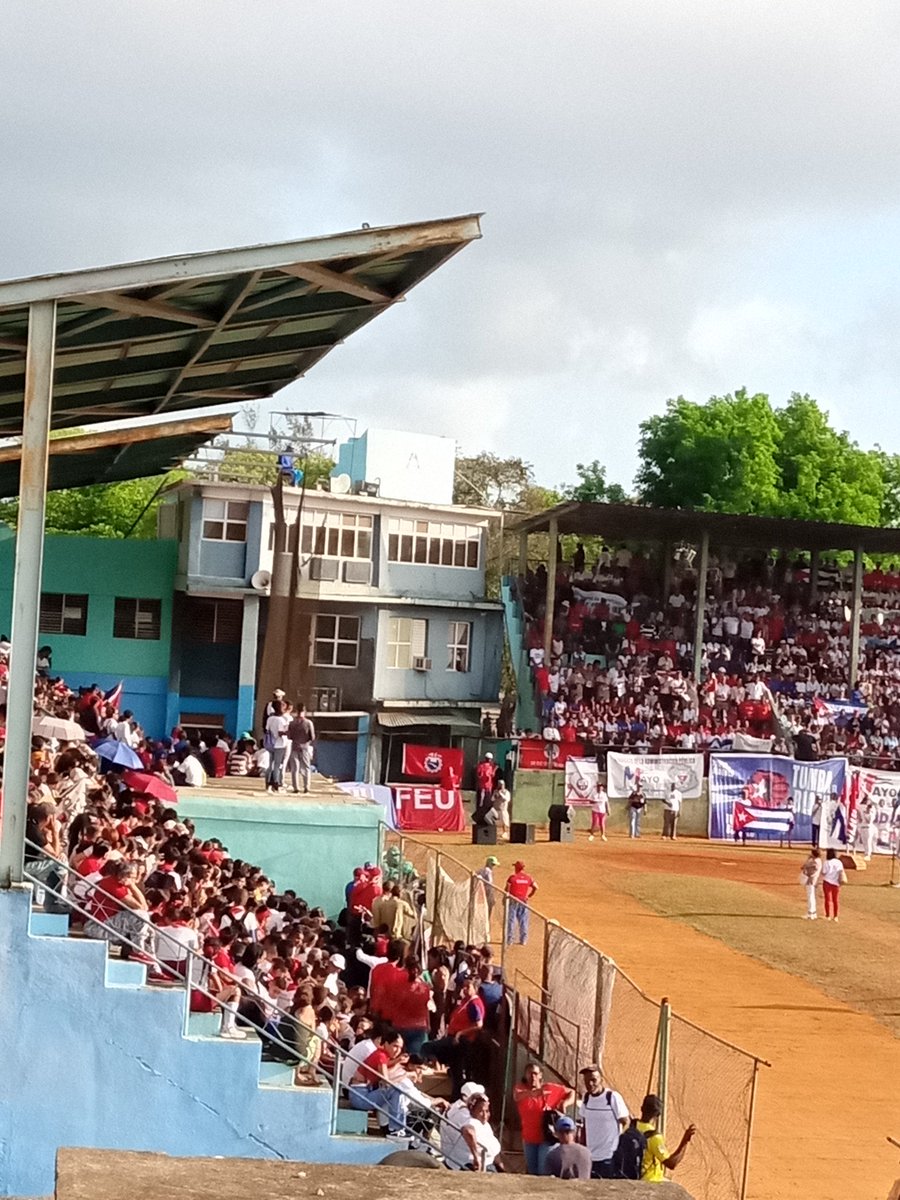 AlonsoDail58097's tweet photo. Derroche de alegría, colorido y cubania mostró el sector de educación, en Calentando el Brazo, antesala del 1ro de Mayo.

#SentirPinero #CubaEstáFirme #100AñosConFidel
@Educacionij
@CubaMined https://t.co/LwOCmsxh80