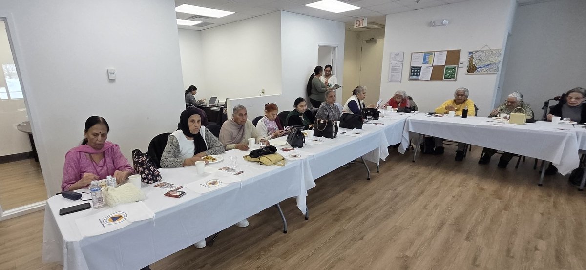 BRAMPTONprepare's tweet image. Connecting with our residents is the highlight of our day! Emergencies can strike at any moment, and being prepared can truly change outcomes. Stay prepared, stay safe! 🤝 #Connection #Emergencies #Safety