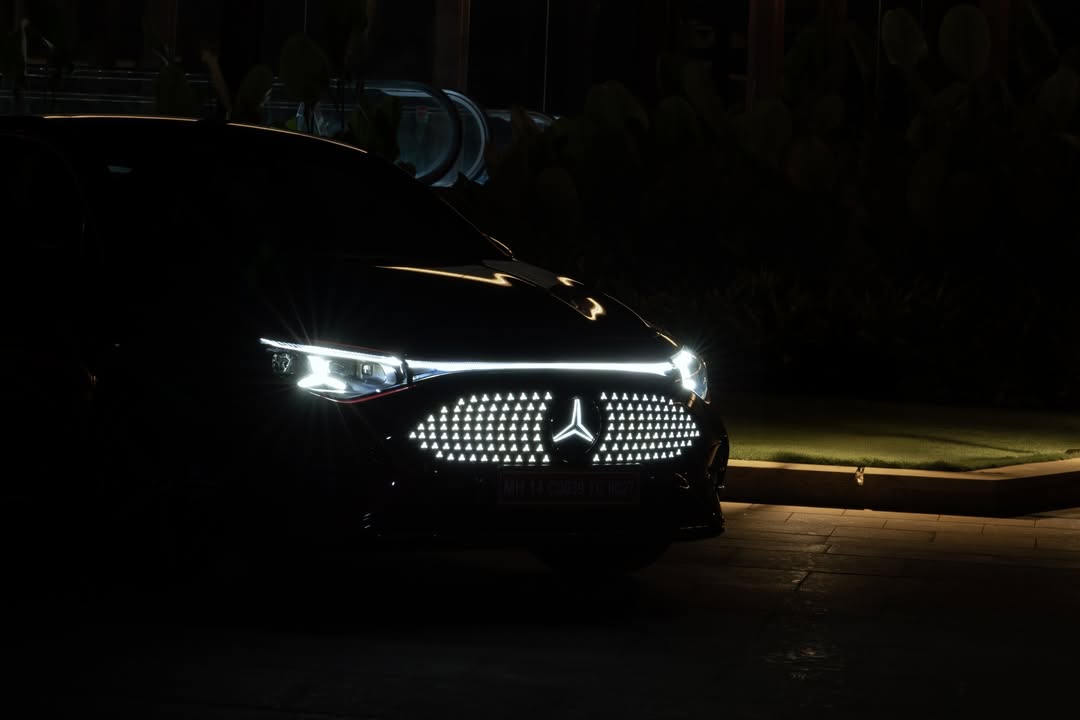 MB_SilverArrows's tweet image. First, it catches your eye. Then, it changes your mind. ​A Star, in a class of its own. ​​Coming soon. ​​

#ClassOfItsOwn #CLA #MercedesBenzIndia #mbsilverarrows