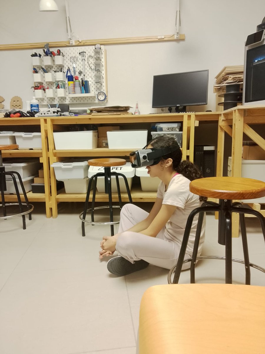 creatica_ong's tweet image. Hoy celebramos el Día Internacional de las Niñas en las TIC 👧💻 con el grupo PIC del Colegio Navas de Tolosa. 

14 niñas han explorado la realidad virtual 🥽 con la app “Yo quiero estudiar STEAM” gracias al @iesvillaverde 

🚀 Inspirando vocaciones STEAM ✨  #GirlsInTech
