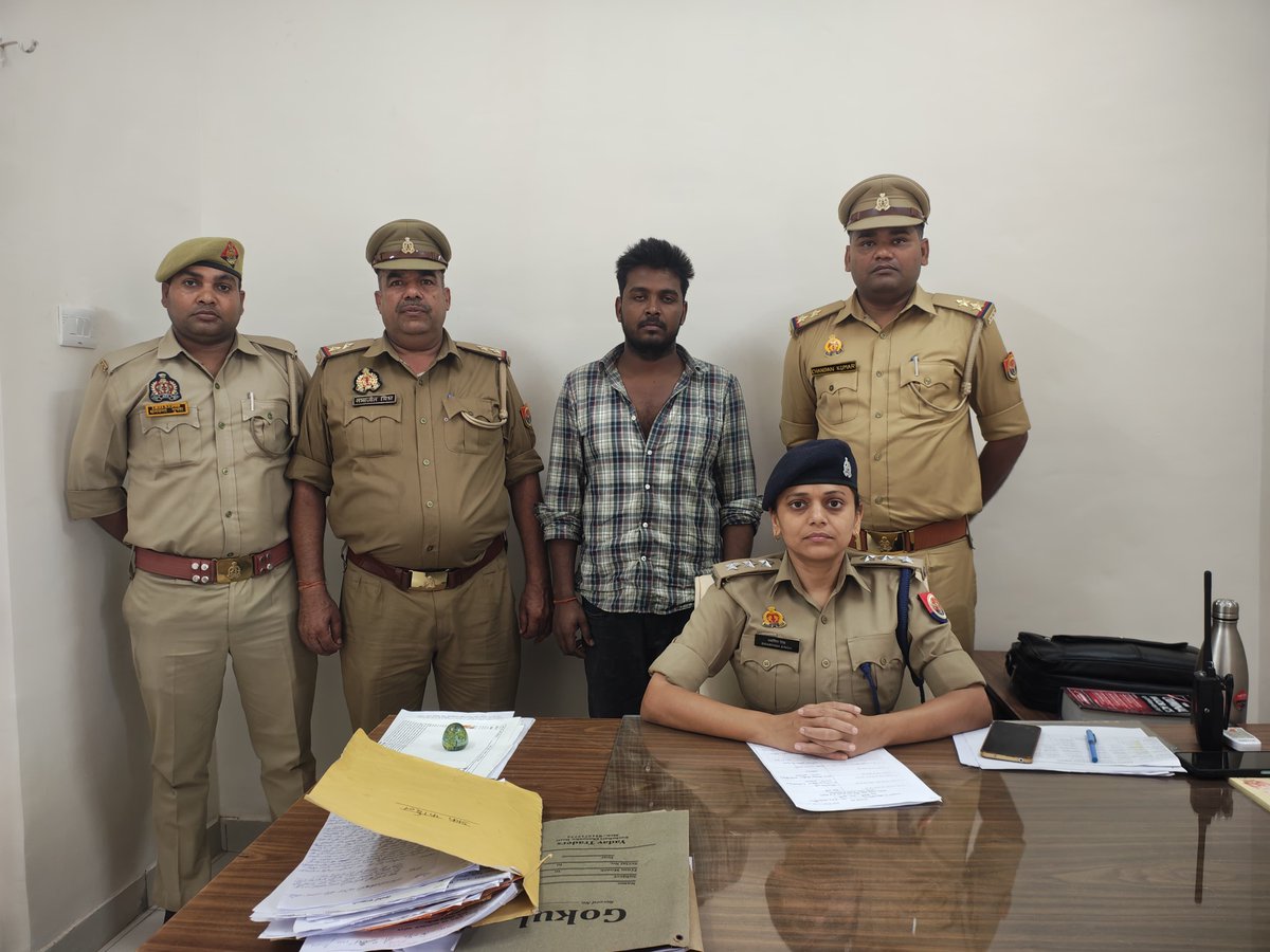 bstvlive's tweet image. बस्ती: हाईवे पर डीजल चोरी का मामला

➡पुलिस ने अभियुक्त को किया अरेस्ट
➡एसपी के निर्देश पर अभियुक्त गिरफ्तार
➡25 हज़ार का इनामी वांछित अभियुक्त अरेस्ट
➡रामरेखा  मंदिर पुलिया से किया गिरफ्तार 

#Basti #PoliceAction #UttarPradesh @bastipolice