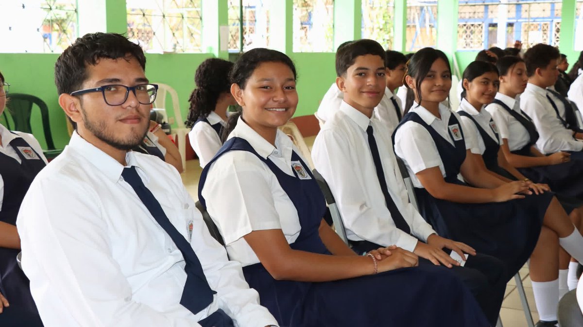 𝗜𝗡𝗧𝗘𝗥𝗖𝗨𝗟𝗧𝗨𝗥𝗔𝗟𝗜𝗗𝗔𝗗 | Estudiantes de Medicina Veterinaria del CUR Nueva Guinea realizaron una exposición sobre las culturas e identidades de los pueblos indígenas, afrodescendientes y mestizos con estudiantes de secundaria.

#𝗦𝗼𝗺𝗼𝘀𝗨𝗥𝗔𝗖𝗖𝗔𝗡