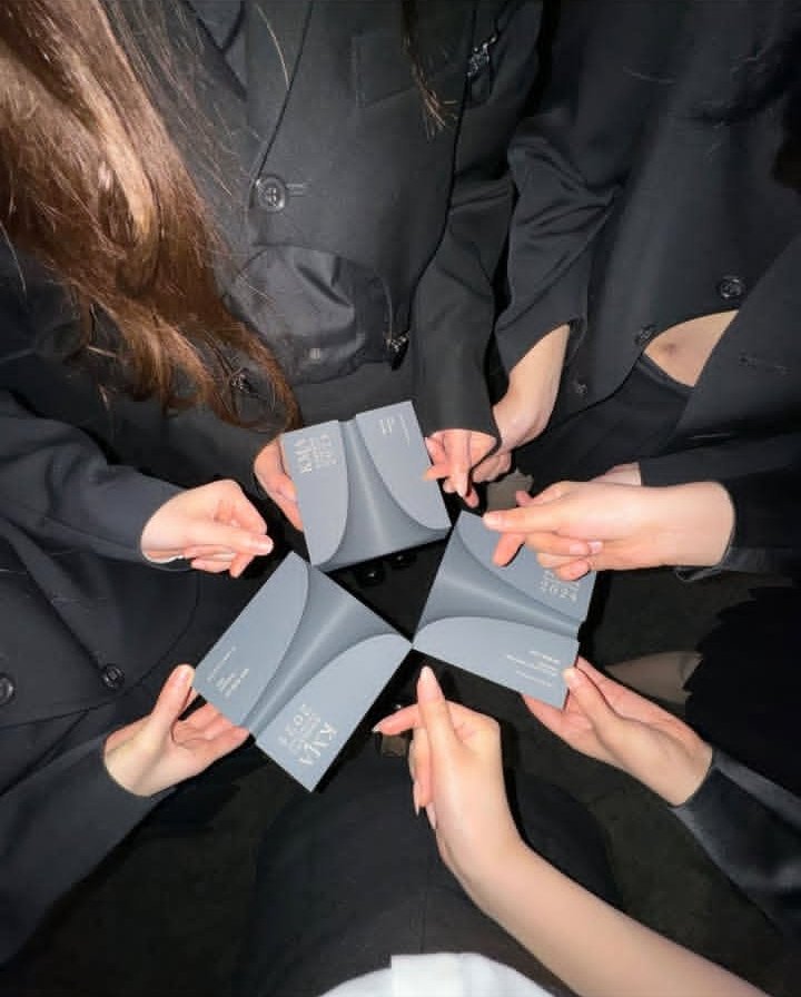 Everything but The Rain tweet media