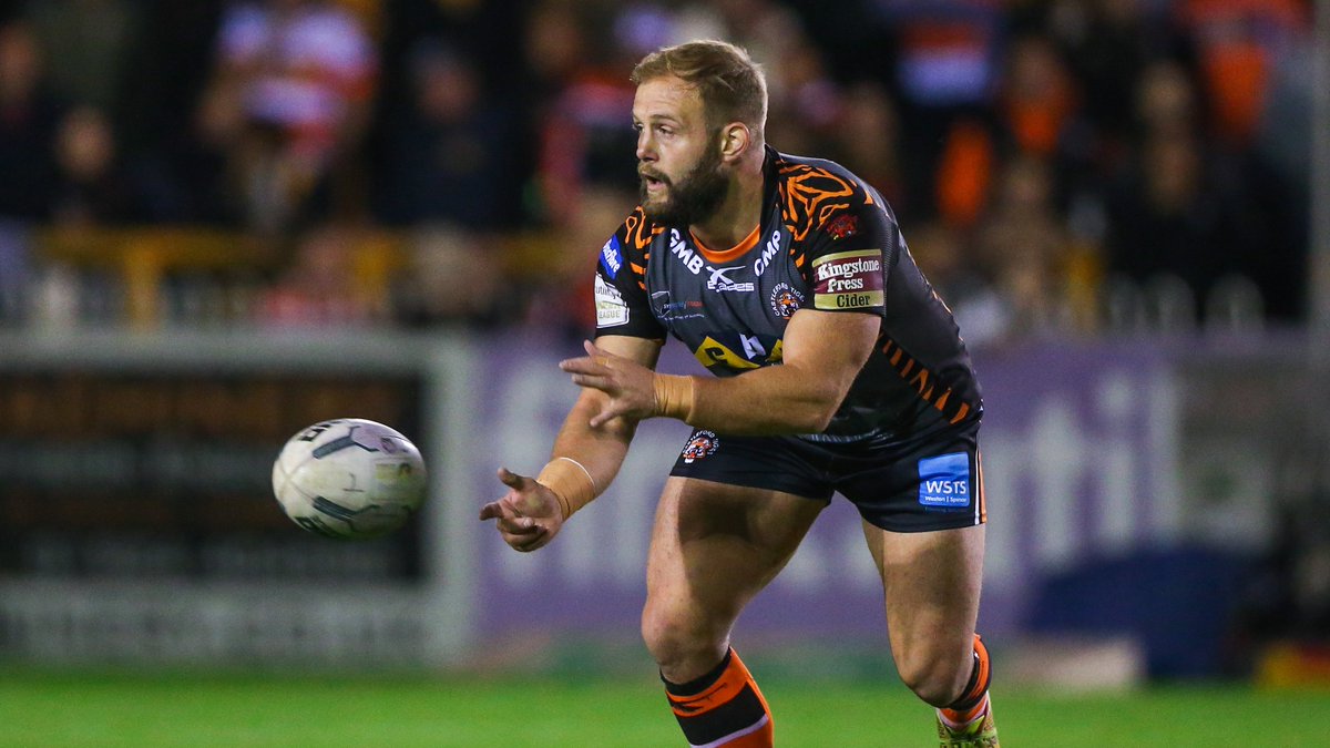 CTRLFC's tweet image. WELCOME TO THE 400 CLUB 👏 Wishing the best of luck to @mcshane_paul in his milestone @SuperLeague appearance this evening. Smash it Macca 🐯⚫️🟡

#COYF #OnceATiger #SuperLeague