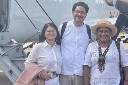 ¿La violadora de niñas y niños de las FARC se le coló en la foto a <a href="/IvanCepedaCast/">Iván Cepeda Castro</a>?