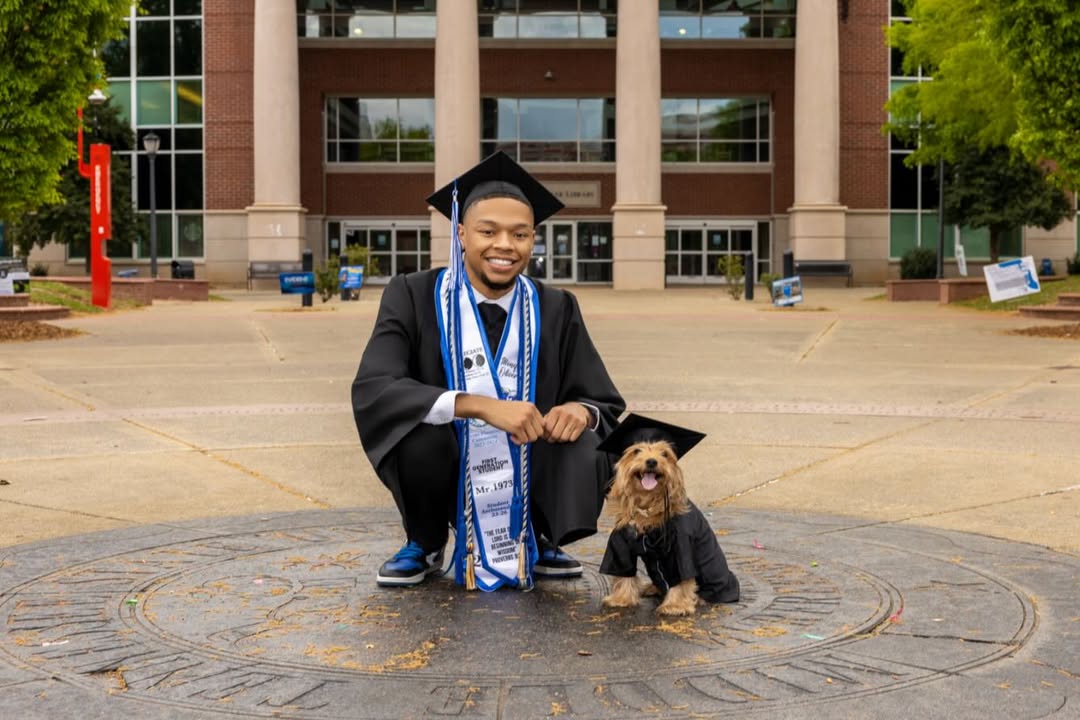 MTSU's tweet image. First gen. ConGRADulations, MJ! 🎓   

#trueBLUE #MTSU #findYOURblue #MTSU2026  

📸: Aaron Frank