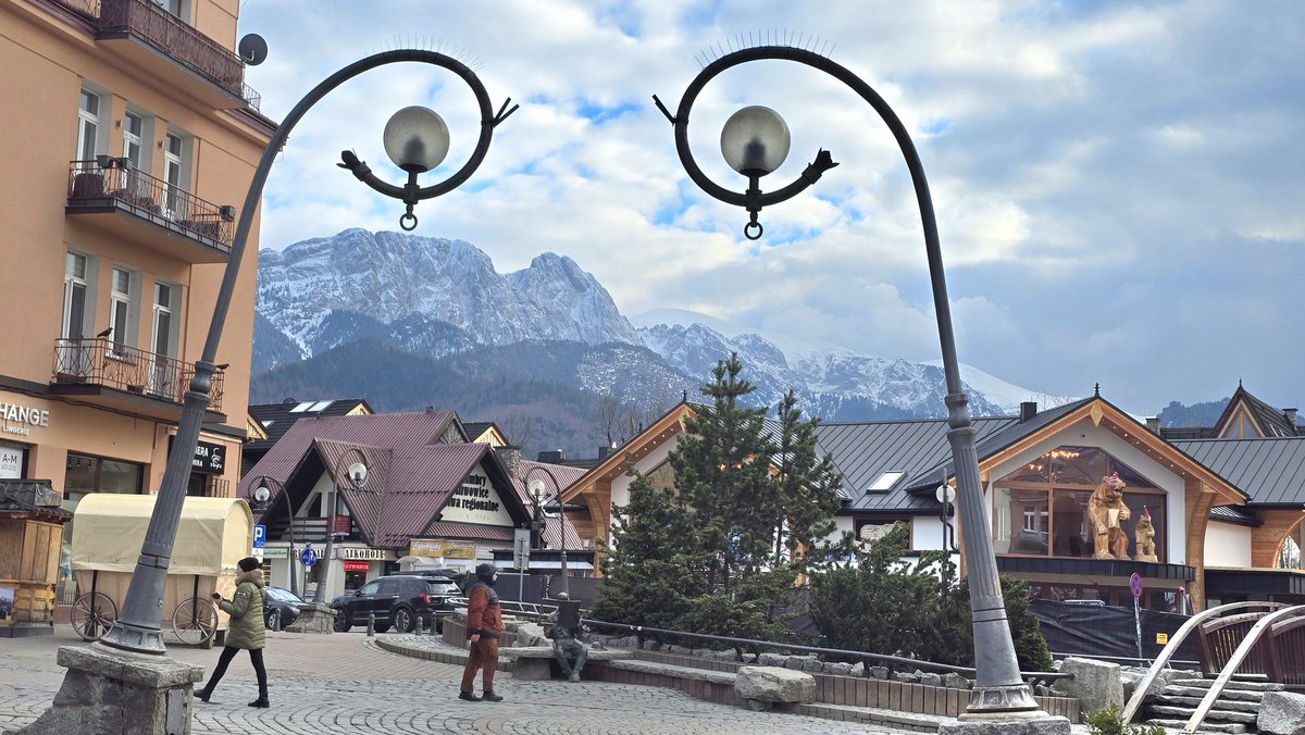 24tp_pl's tweet photo. Na majówkę w Zakopanem będzie  30 st. C
   ........................ w piątek 10, w sobotę 10 i w niedzielę 10  :)  #Zakopane #Tatry https://t.co/xfy0JCWqyj