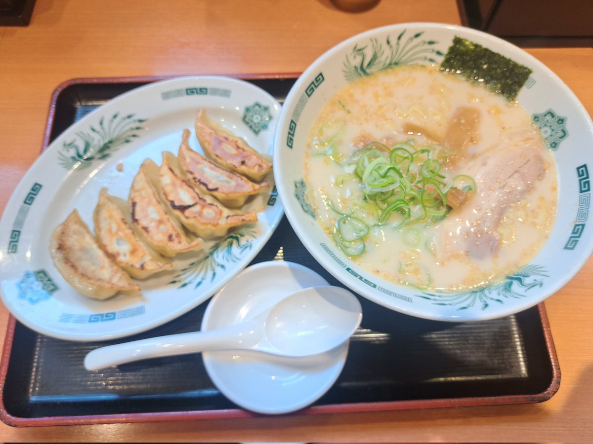 tabearukikun's tweet photo. 日高屋で昼食
『とんこつ餃子セット』 https://t.co/2op4UbDXtn