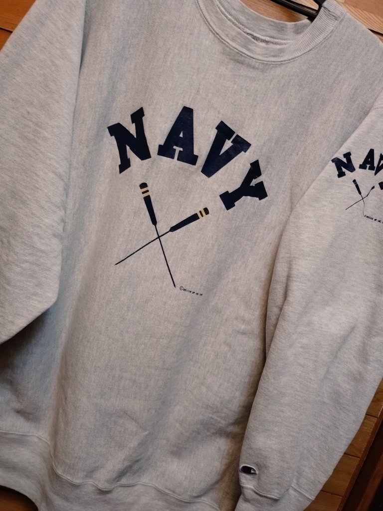 79_vintage's tweet image. 最近GETした #古着 
#Champion 
90's／ReverseWeave／XXL
珍しいNAVYプリント
1992刻印あり
袖にもプリントあってカワイイです👍
お気に入り🎵