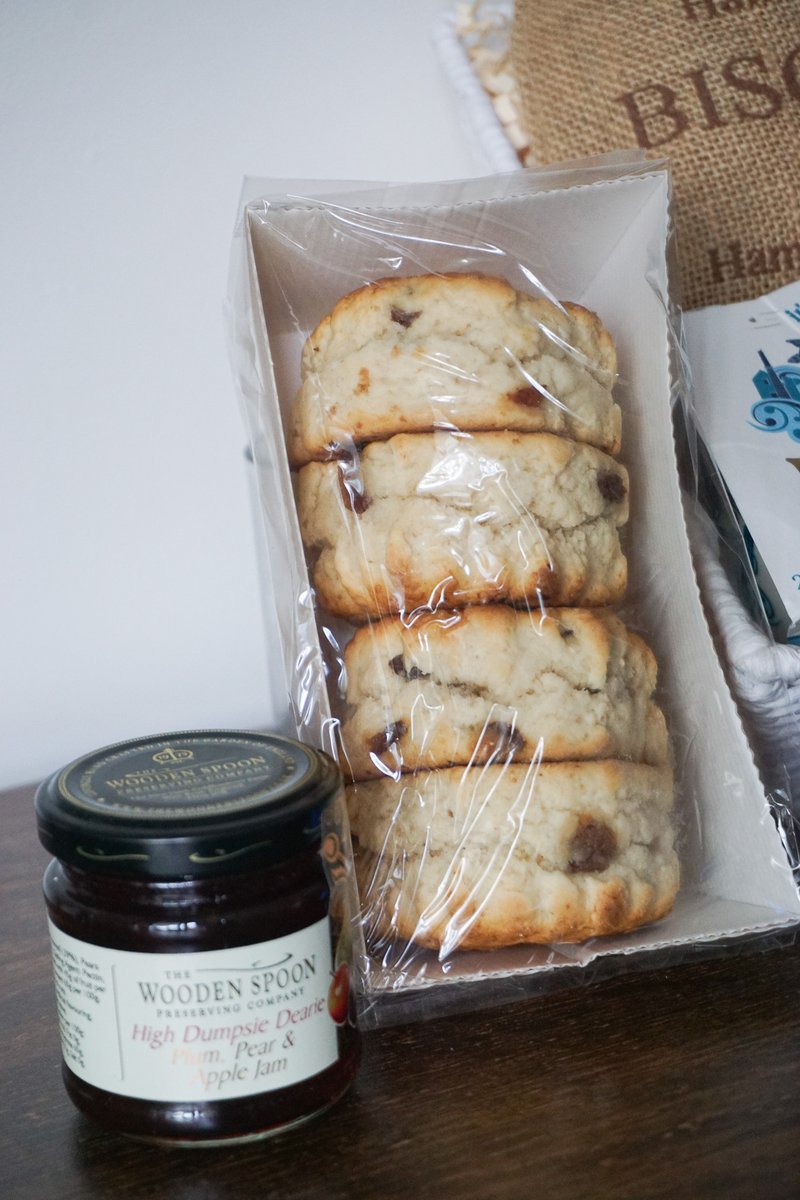 HampergiftsUK's tweet image. A closer look at our Afternoon Tea Hamper ☕️

A quiet kind of luxury, made for slow moments and good company.

hampergifts.co.uk

#afternoontea #hampergifts #hampers #luxurygifts