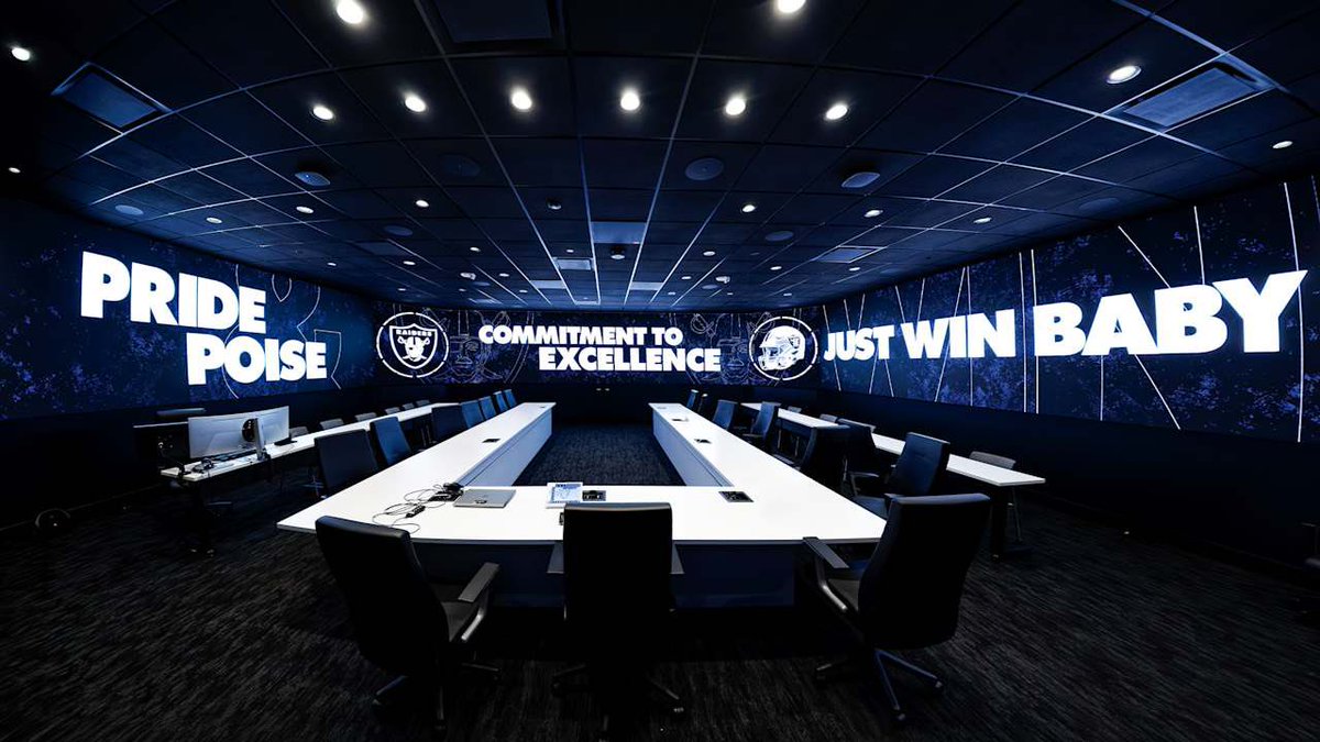 nickwalt's tweet image. The difference a year makes 👀🏴‍☠️

You could say the #Raiders made a slight upgrade to their draft war room. This will be fun to see tonight for the No. 1 pick.