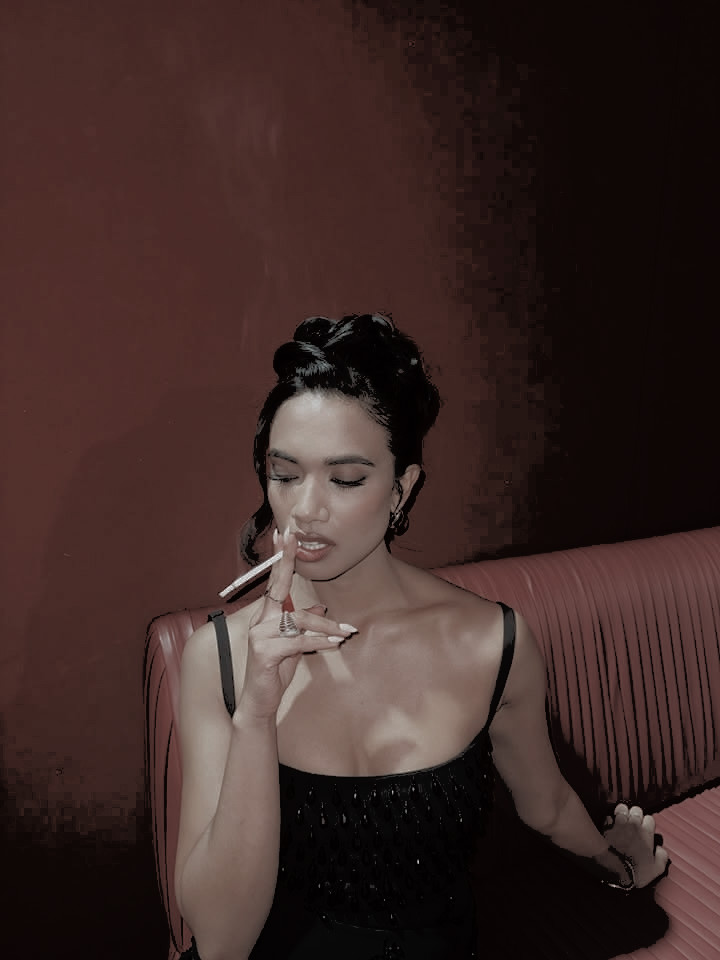 〽 𝓉𝒽𝑒 𝒈𝒊𝒓𝒍 𝓌𝒽𝑜 𝒕𝒓𝒊𝒆𝒔. tweet media