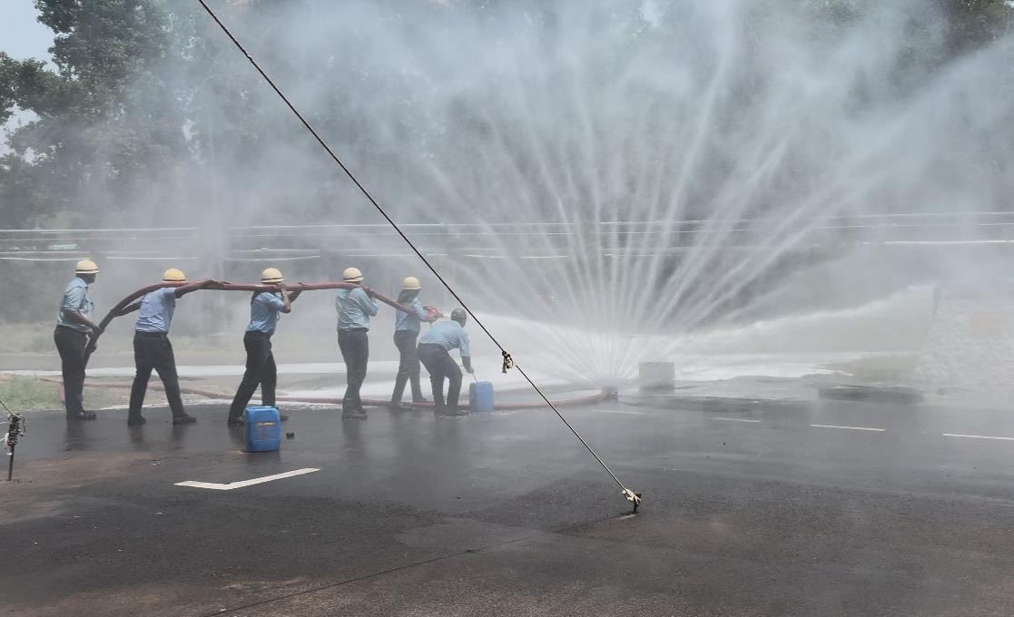 PRO_HEF's tweet photo. Fire safety week was observed from 14.04.26 to 20.04.26 at HEF,MIL,Pune emphasizing fire prevention, safety awareness and emergency preparedness. Live demonstrations were conducted on emergency response techniques, fire prevention practices and rescue operations.@IndiaMunitions https://t.co/OarZAER9nR