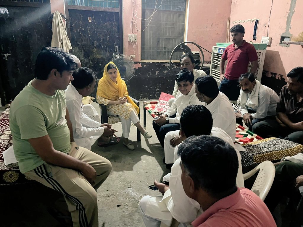 लोकसभा क्षेत्र के विभिन्न गांवों में अपनों के सुख-दुख में शामिल हुई।