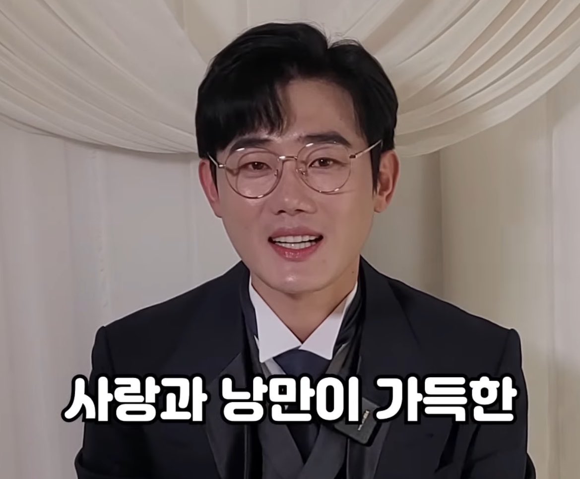 아니 이 사기꾼들 브깜 소개하라니깐

-화목한 가족의 뮤지컬이죠
-굉장리 밝고 화목한 작품
-사랑과 낭만이 가득한