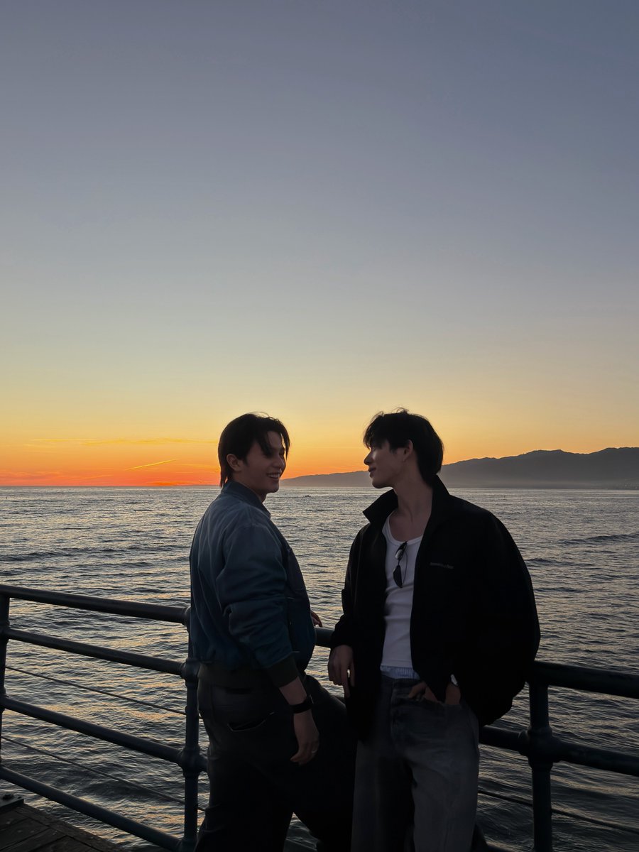 Terima kasih ya untuk fanservicenya🫠 apapun itulah yaaa yg penting aku happy liatnya kkkk~🫶🏻